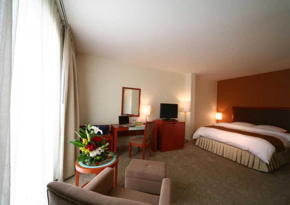 Room image 3